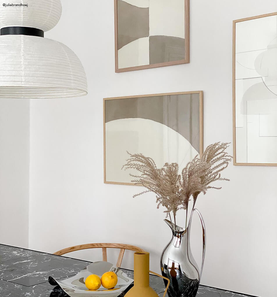 Paveikslų siena virtuvėje - 3 ąžuolo rėmai su grafine meno kūriniais